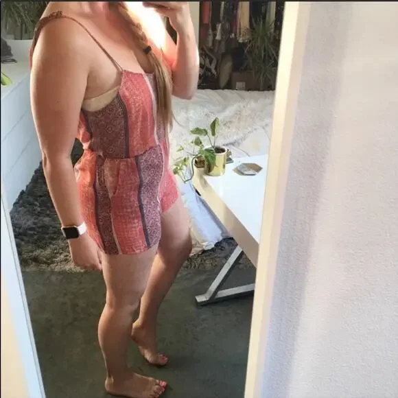 NEW BCBG MaxAzria Red White Sheer Print Patterned Tie Tank Top Shorts Romper S - Picture 2 of 7